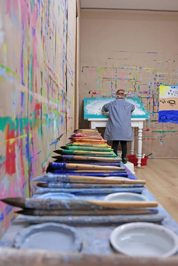 alt=atelier de peinture libre saint julien chapteuil Au Piano des couleurs cabane a peindre jeu de peindrejouer avec la couleur concentration activité détente relaxation confiance en soi atelier argile atelier barbotine