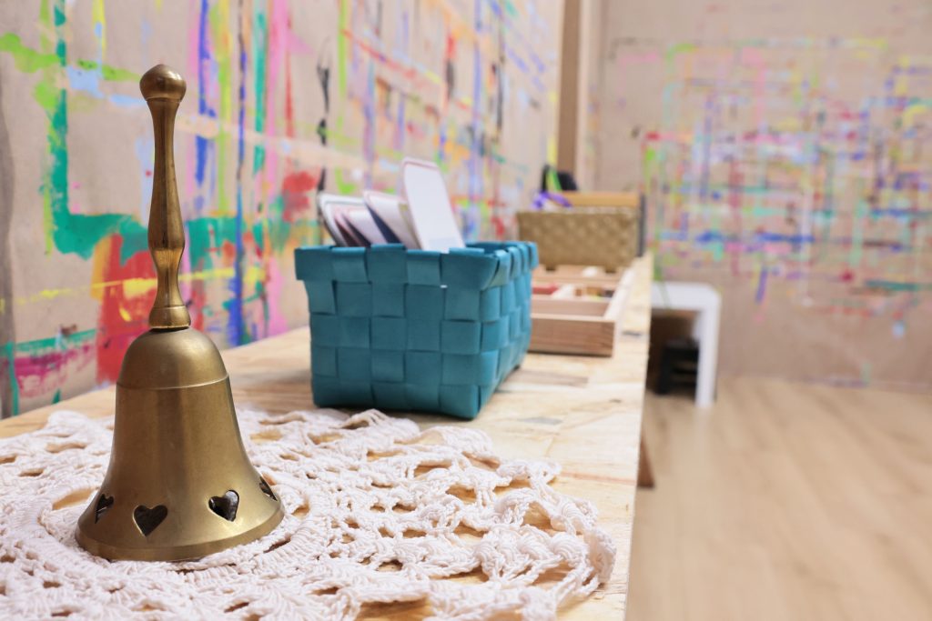 alt=atelier langage pédagogie Montessori ateliers comptines jeux de doigts faire danser les mains nourrir le vocabulaire developper le langage et la confiance en soi